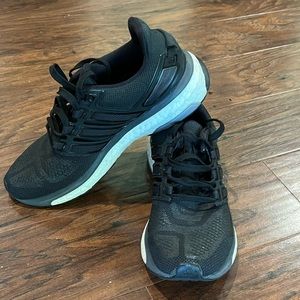 adidas boost women’s size 6.5 black